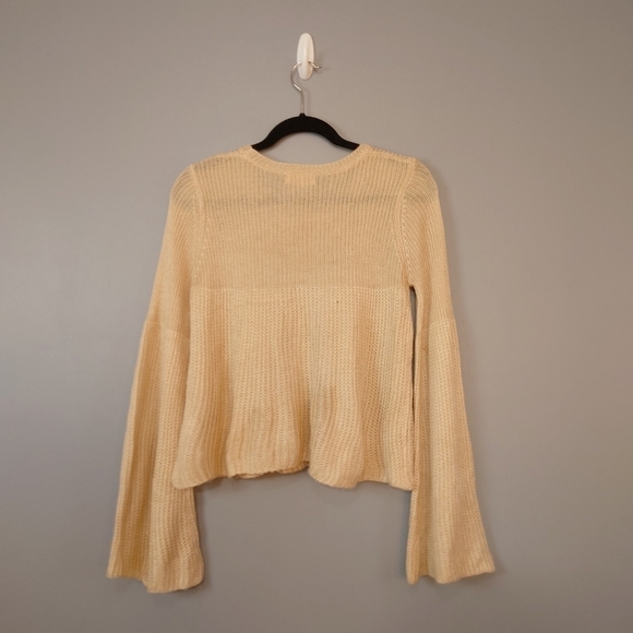 ⭐️ Cotton Candy LA Women's Knit Crew Neck Bell Sleeve Cream Sweater Size M/L - Picture 4 of 10